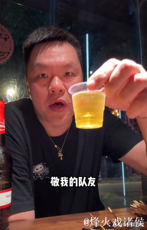 朱芳雨不再低调,广东冲第12冠!杜锋玩梗:下班后一起快乐一下 朱芳雨不再低调,广东冲第12冠!杜锋玩梗:下班后一起快乐一下