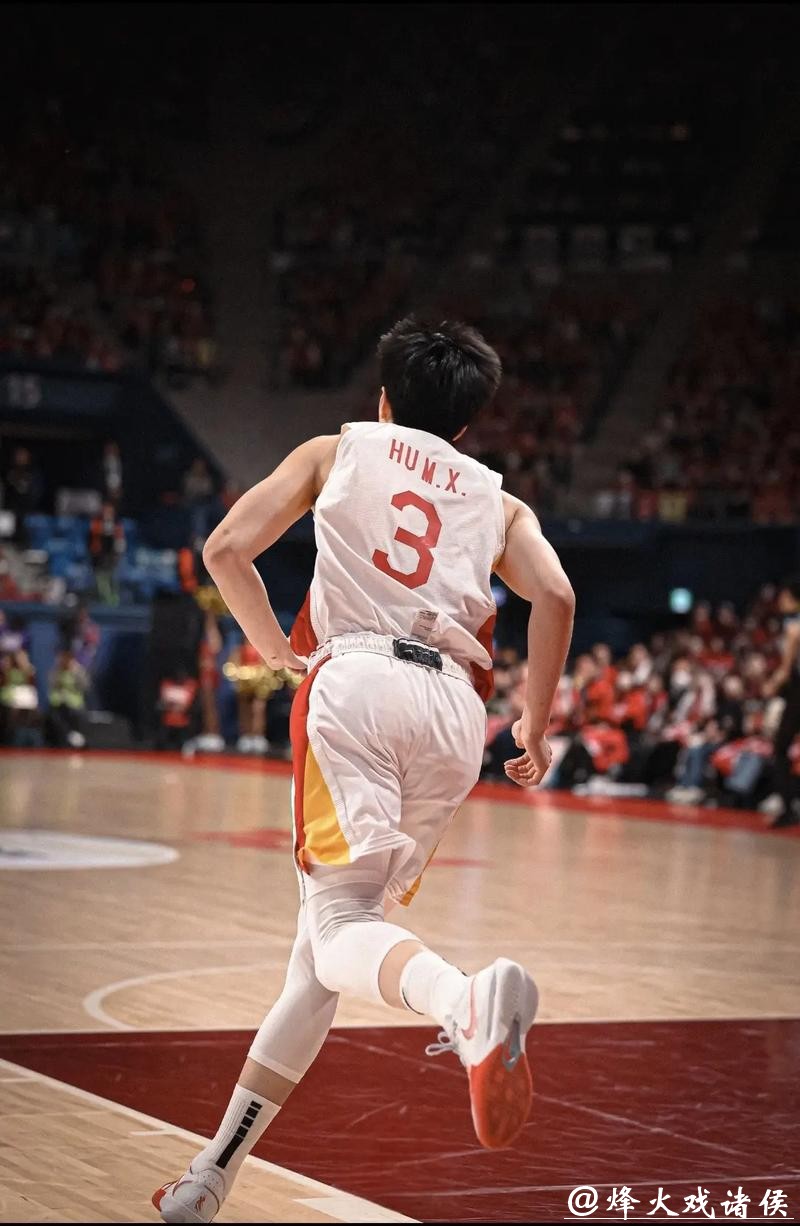 胡明轩末节连得8分,看清他最适合的位置和打法 胡明轩末节连得8分,看清他最适合的位置和打法